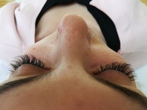 Wimpernverdichtung​ bei Friseur Haargenau